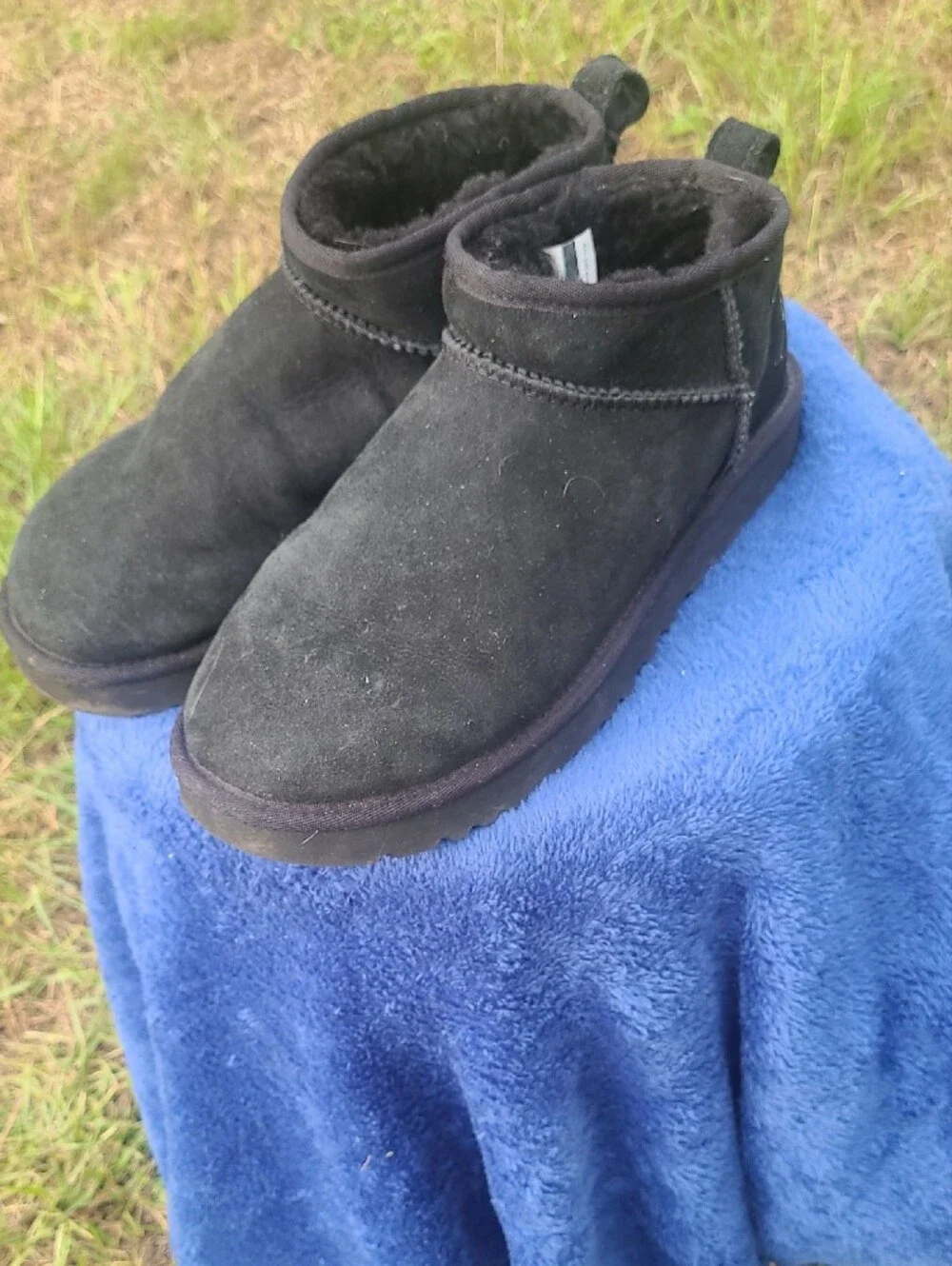 UGG Womens Black Suede Ankle Booties Size 9
